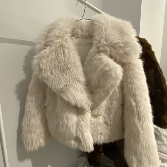 Banana Republic Reversible Faux Fur Coat Soft and Cozy XS-S - Picture 3 of 4